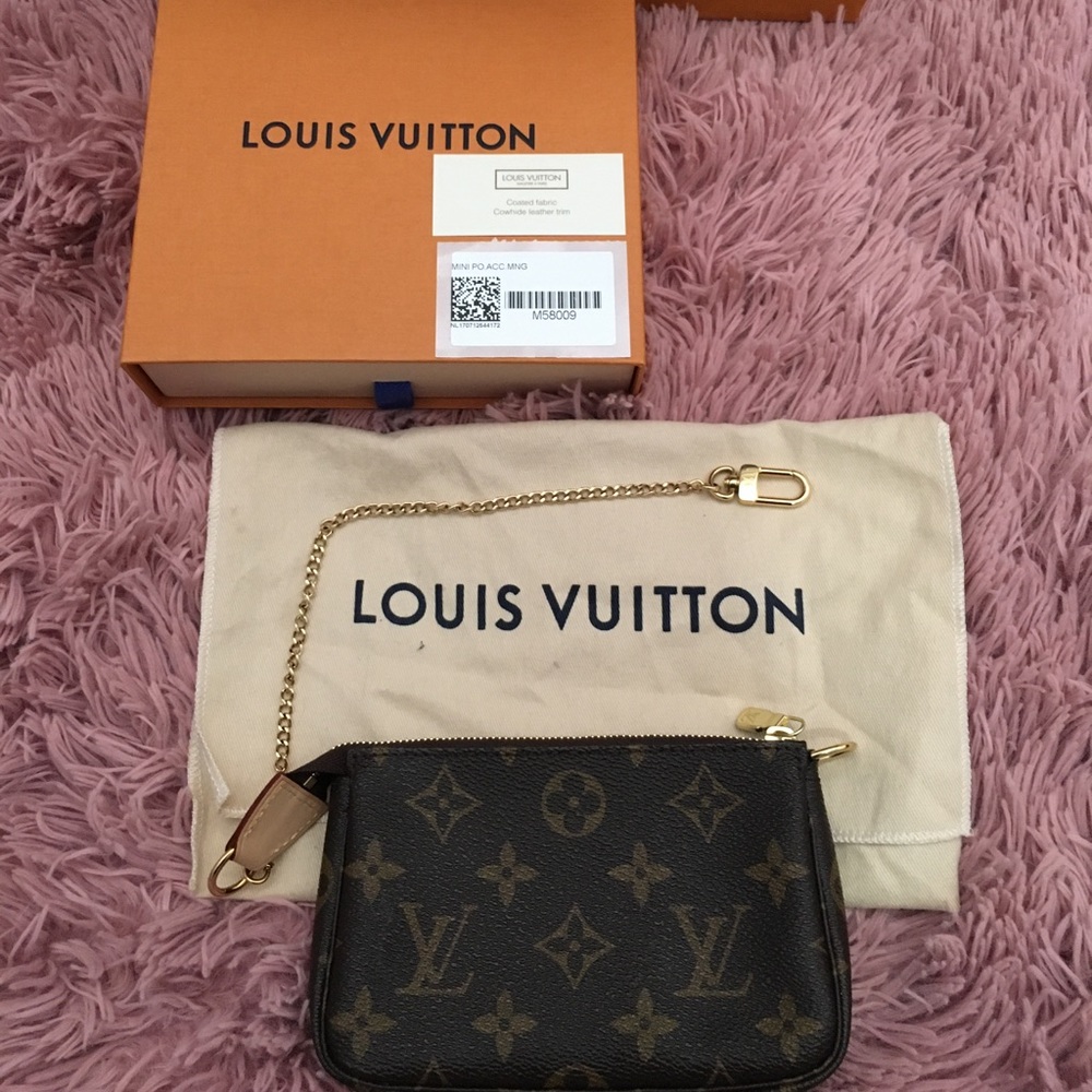 Louis Vuitton mini ponchette